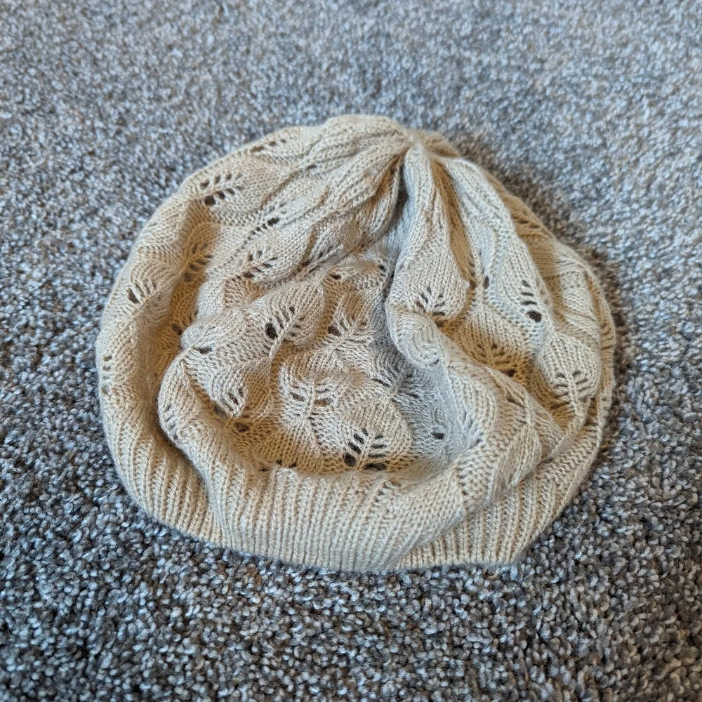 Women's Beige Charlotte Russe Lightweight Slouch Hat - Picture 1 of 3